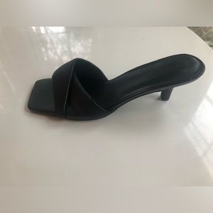 Banana Republic, NWT, kitten heel sandal, size 7.5 black
